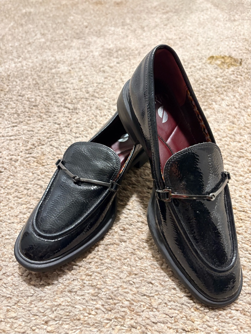 Women's Senna Round Toe Lug Sole Loafers NEW size 6 lux classic, patent leather